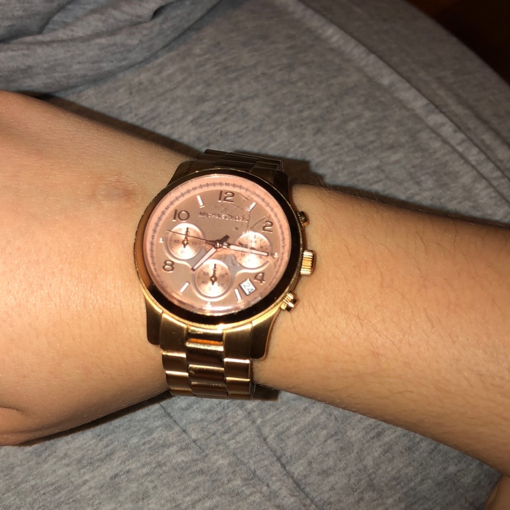 Micheal Kors Rose Gold Watch - Picture 2 of 3